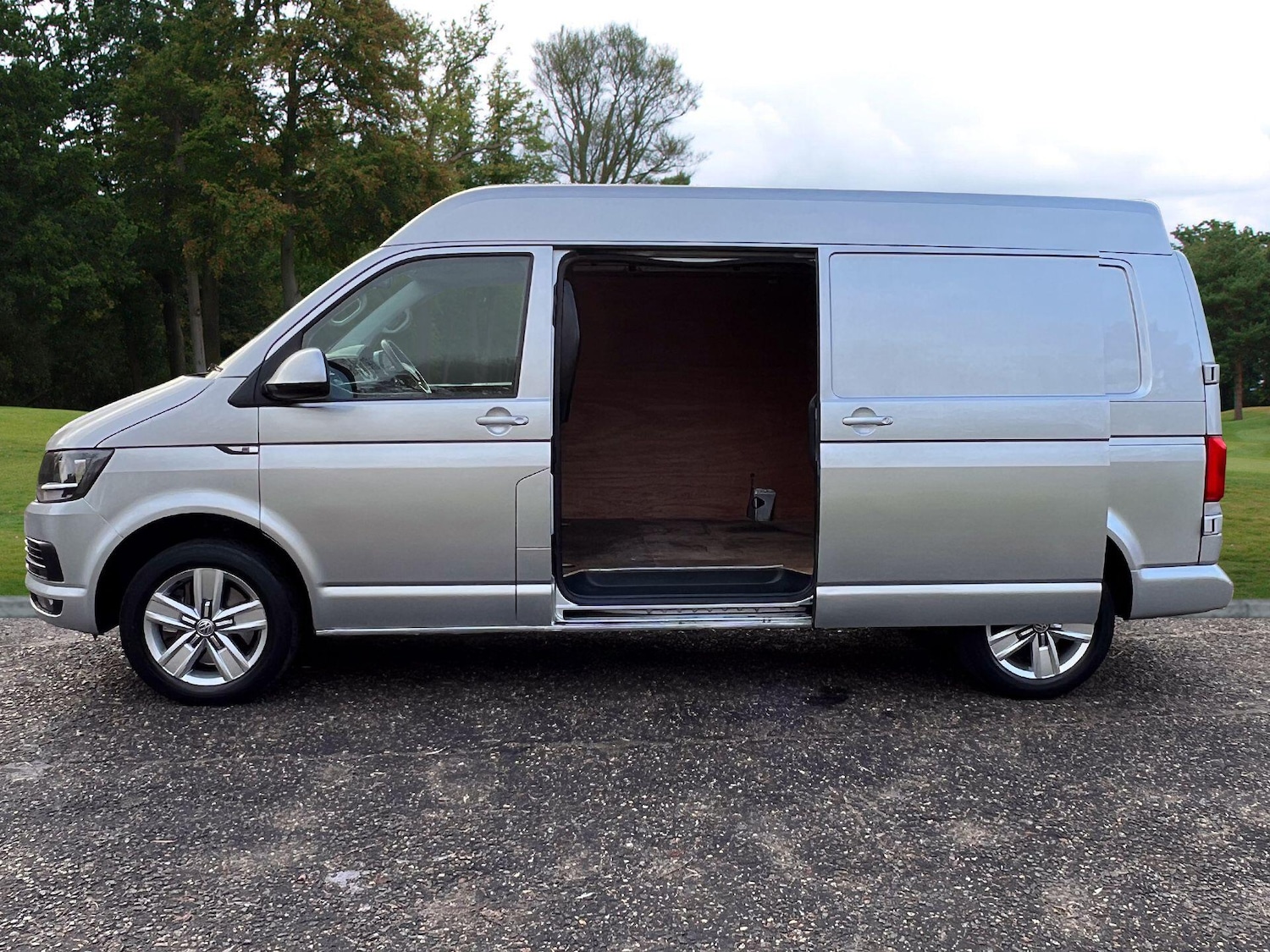 Used Volkswagen Transporter 2018 for sale - 76965378: Photo 3