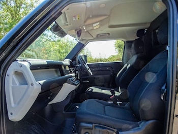Used Land Rover Defender 90 2023 for sale - 79484119: Photo
