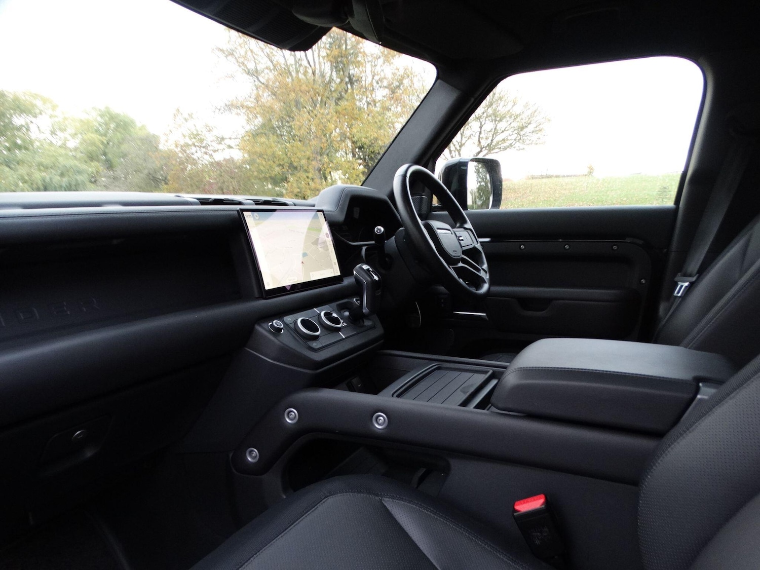 Used Land Rover Defender 110 for sale - 76433344: Photo 13