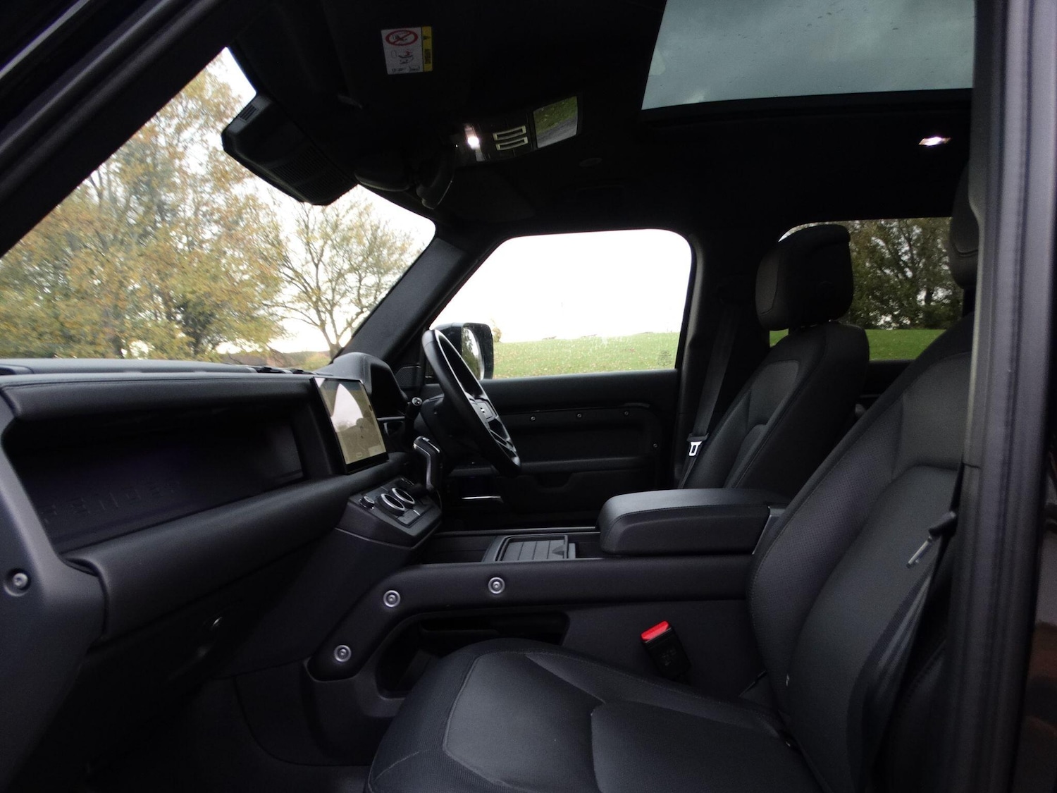 Used Land Rover Defender 110 for sale - 76433344: Photo 3