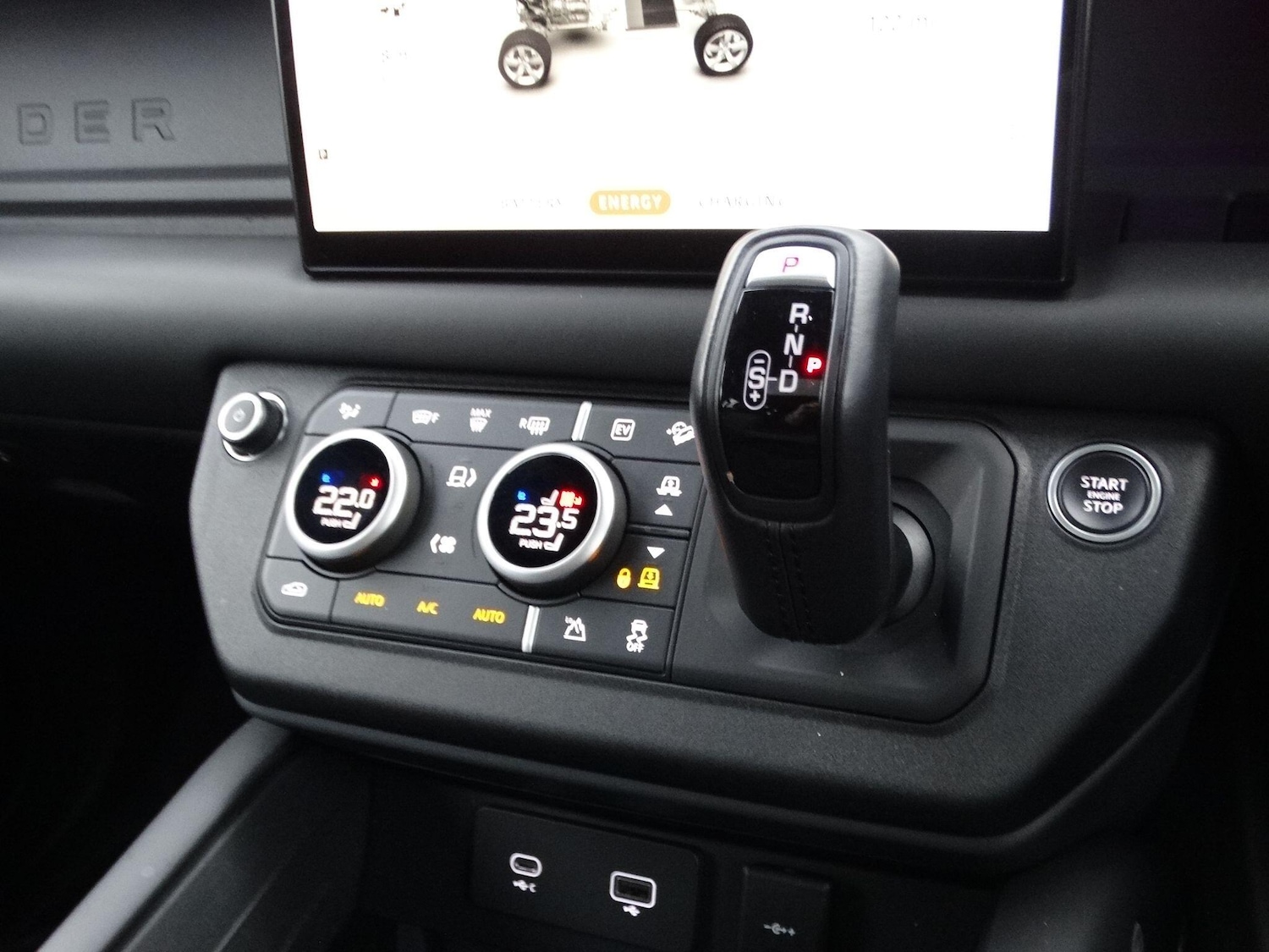 Used Land Rover Defender 110 for sale - 76433344: Photo 30