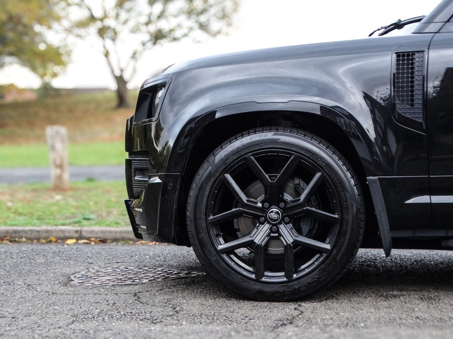 Used Land Rover Defender 110 for sale - 76433344: Photo 5