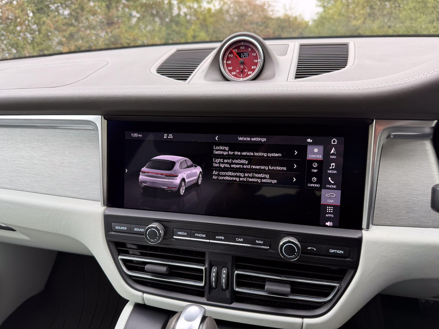 Used Porsche Macan 2019 for sale - 76326039: Photo 25