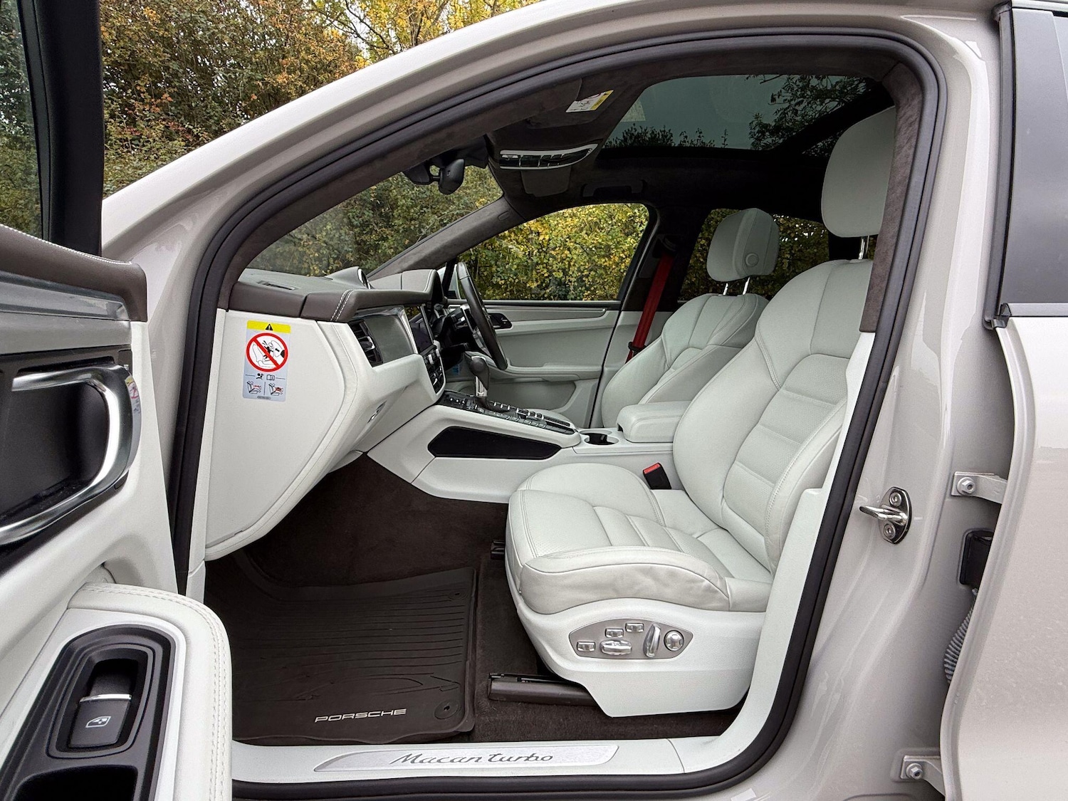 Used Porsche Macan 2019 for sale - 76326039: Photo 3