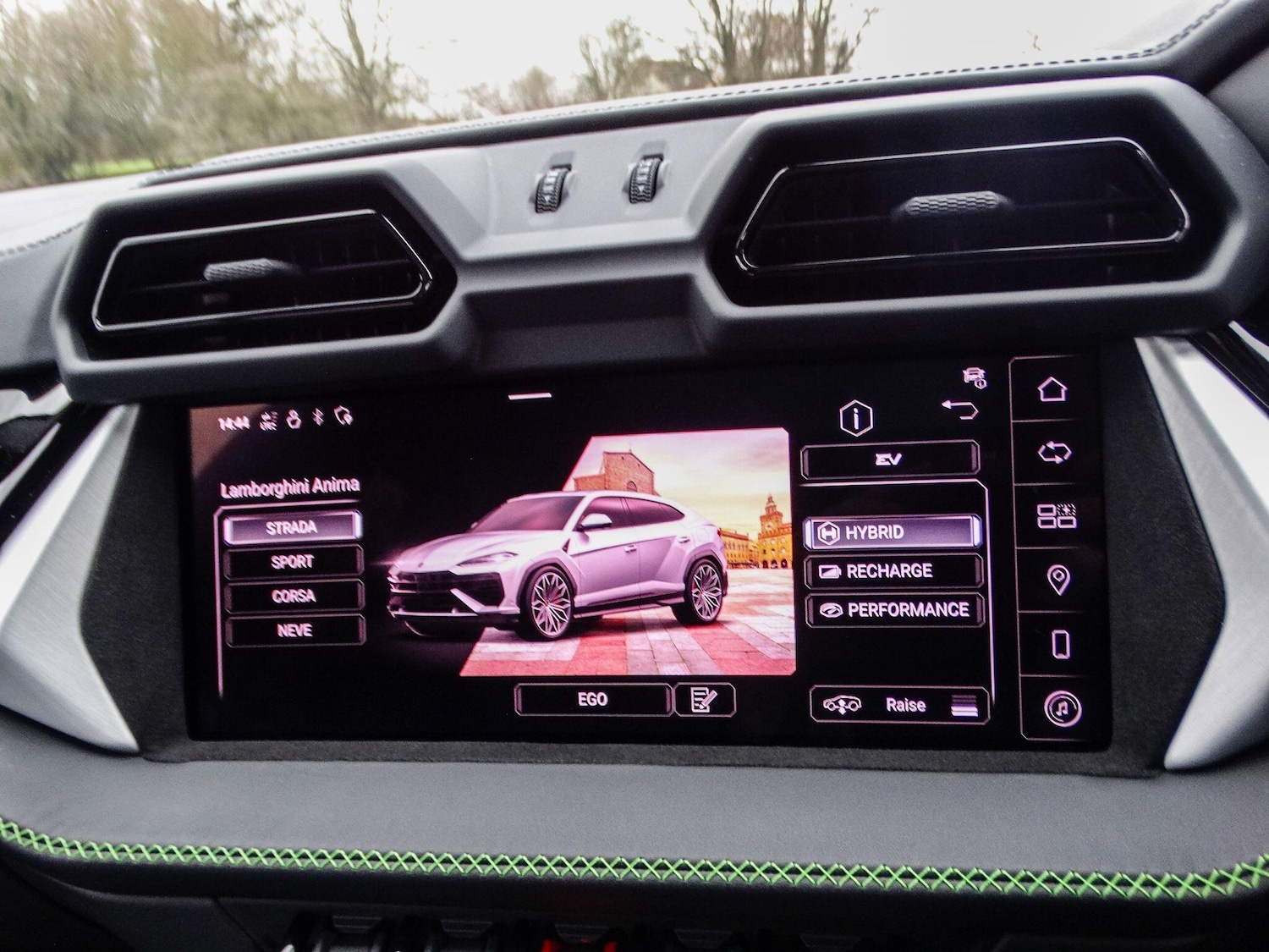 Used Lamborghini Urus 2025 for sale - 78034915: Photo 32