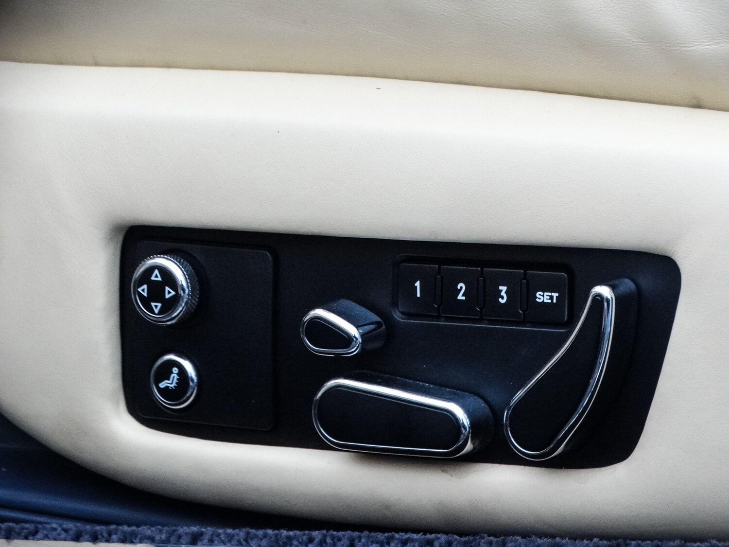 Used Bentley Azure 2009 for sale - 78034566: Photo 17