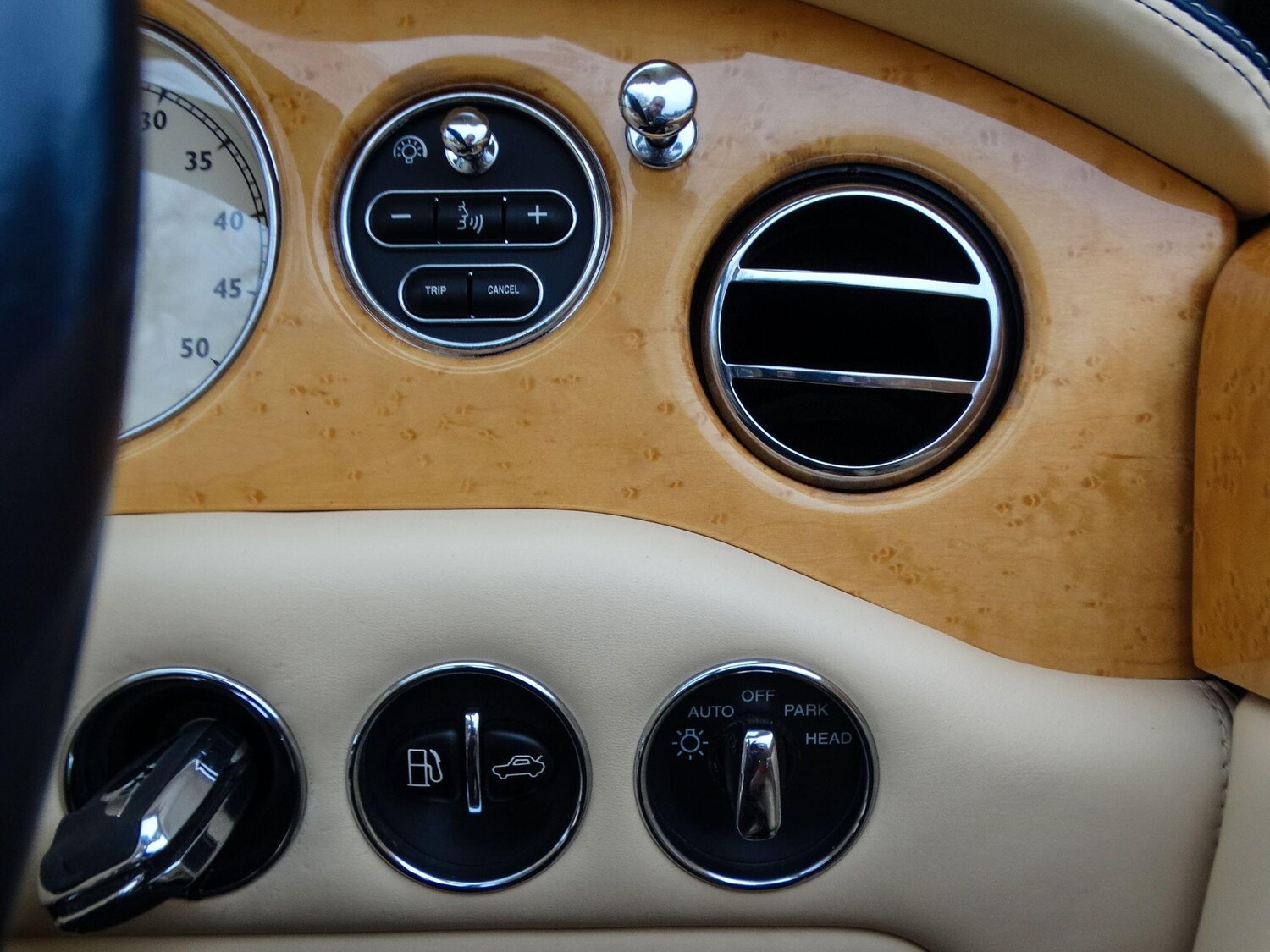 Used Bentley Azure 2009 for sale - 78034566: Photo 22