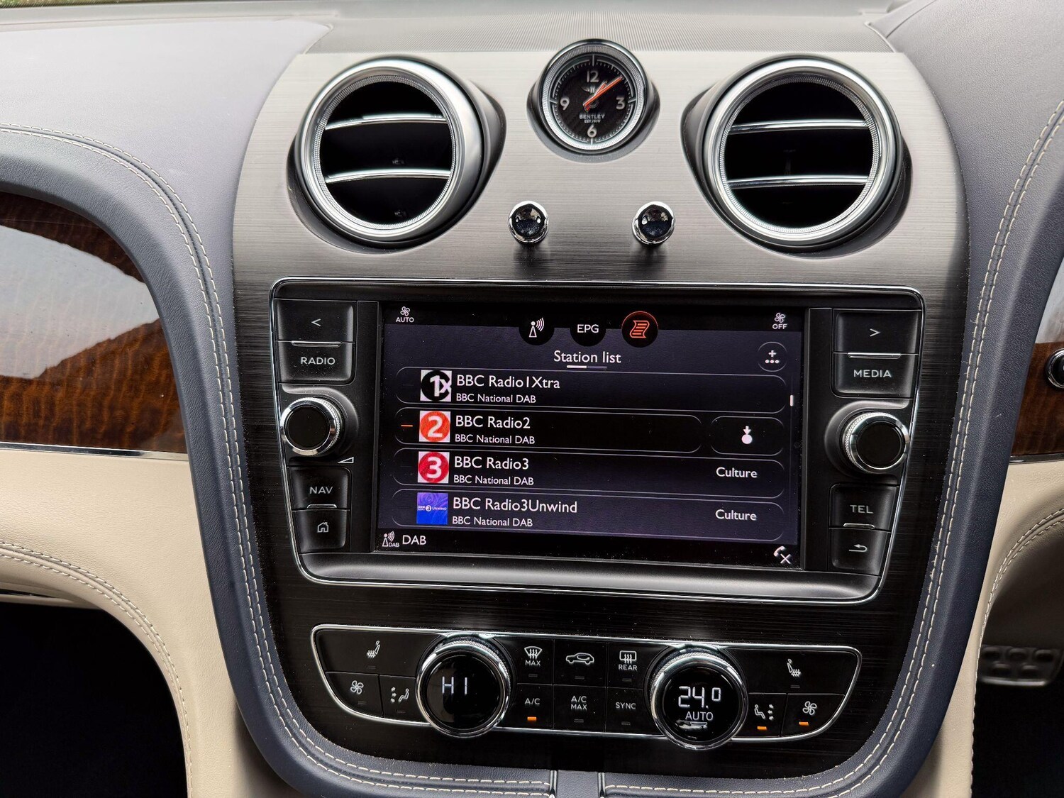 Used Bentley Bentayga 2017 for sale - 77478739: Photo 24