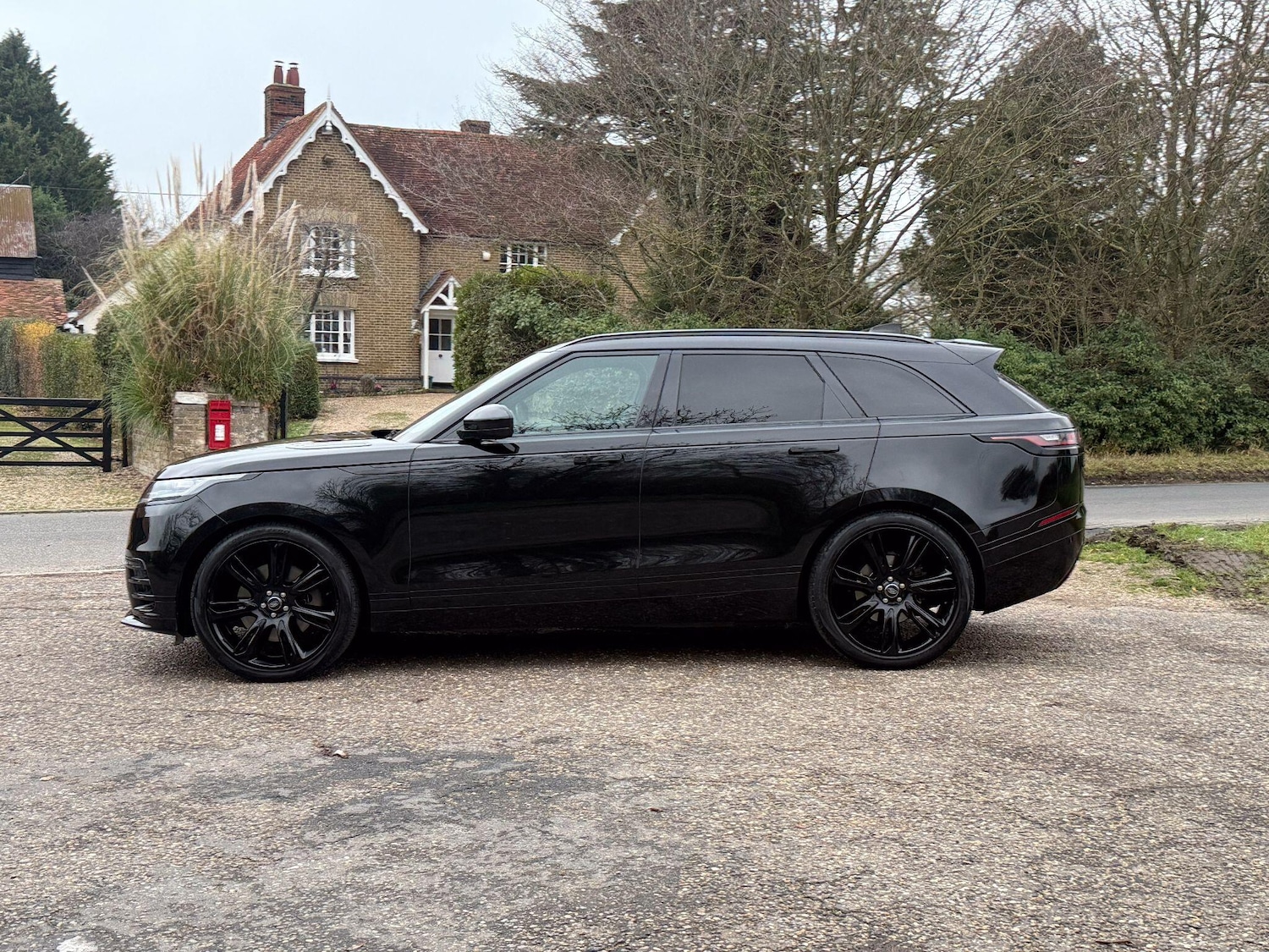 Used Land Rover Range Rover Velar 2023 for sale - 77039932: Photo 2