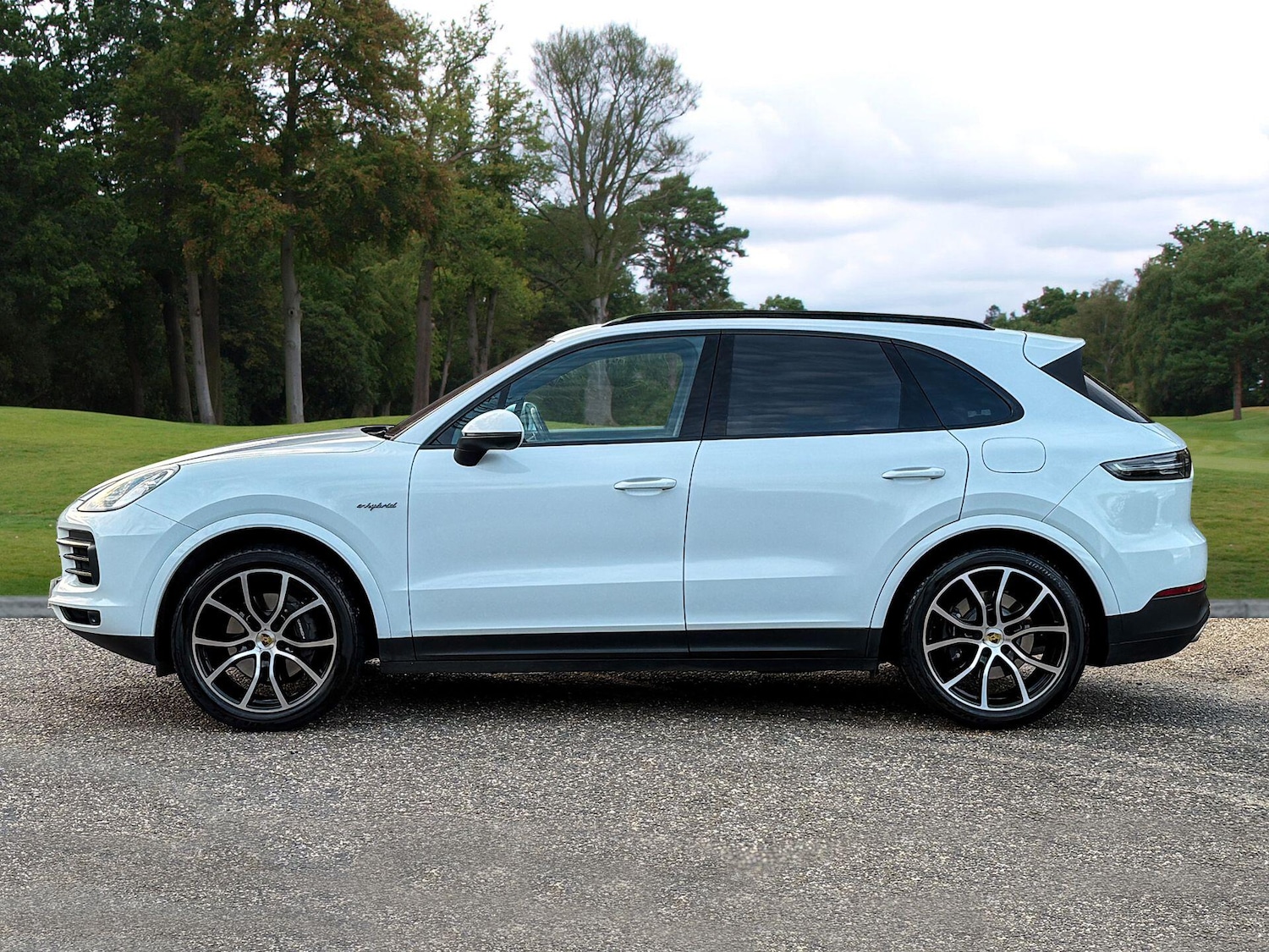Used Porsche Cayenne 2021 for sale - 76996352: Photo 2