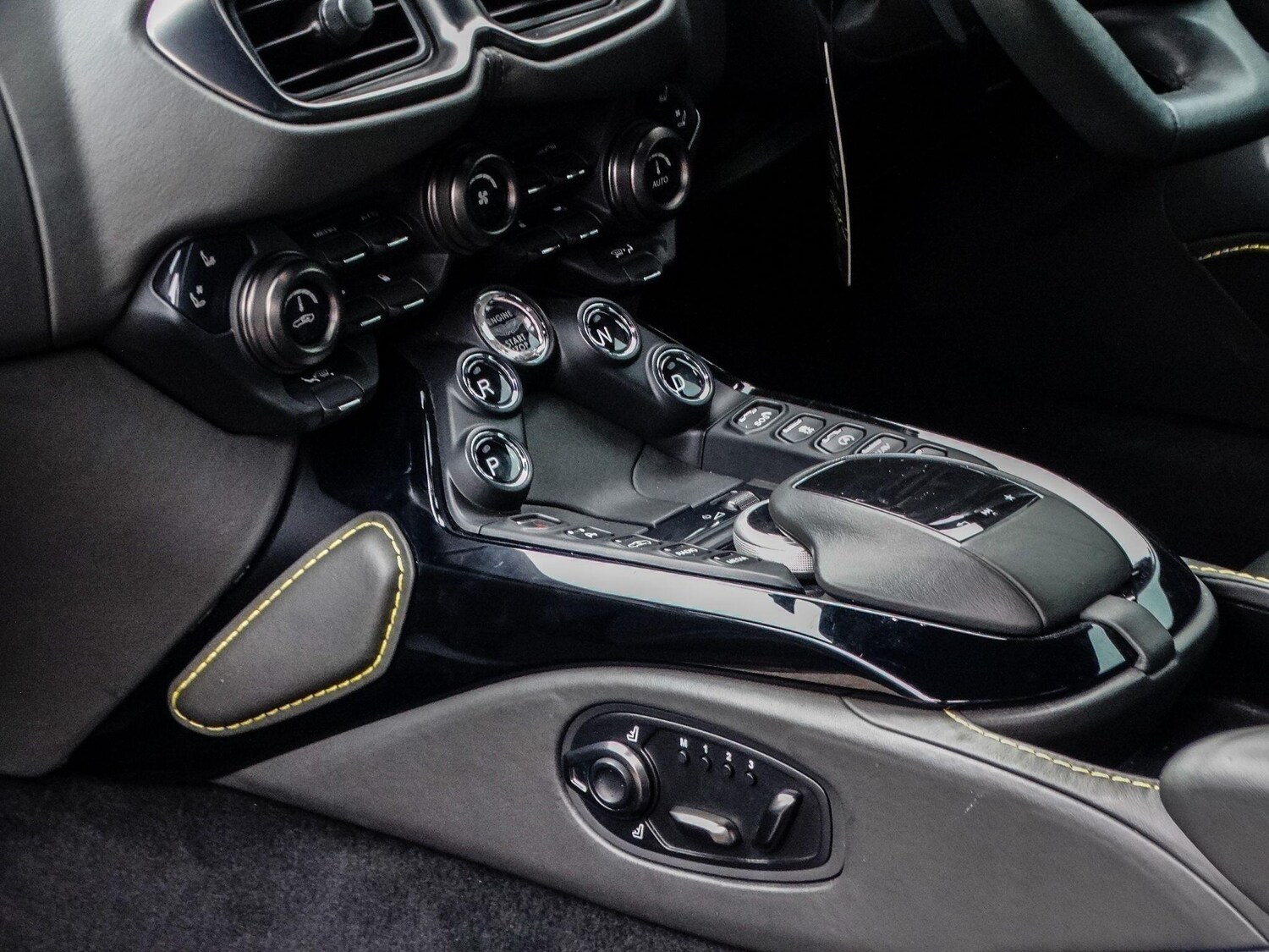 Used Aston Martin Vantage for sale - 78034913: Photo 14