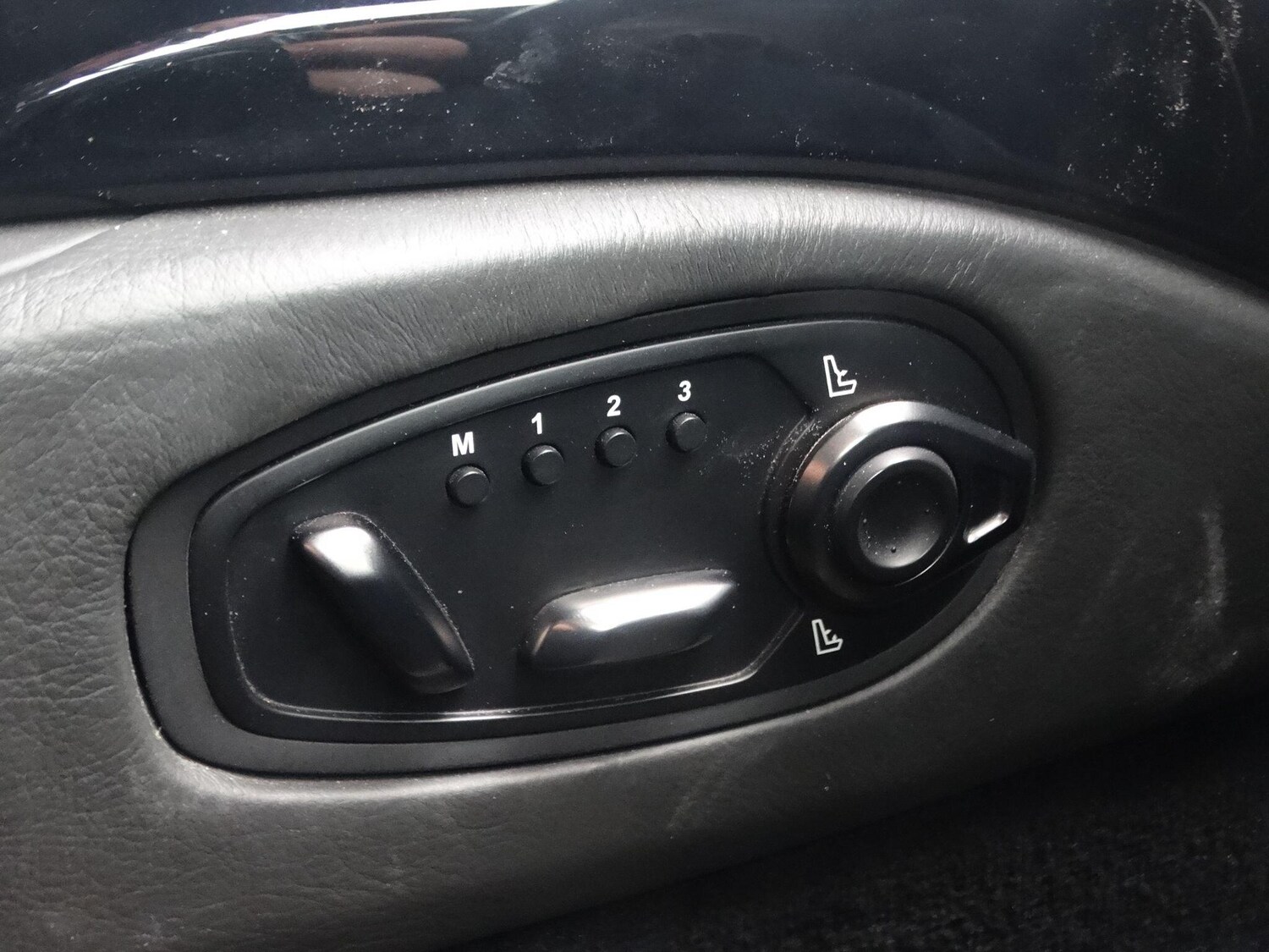 Used Aston Martin Vantage for sale - 78034913: Photo 25