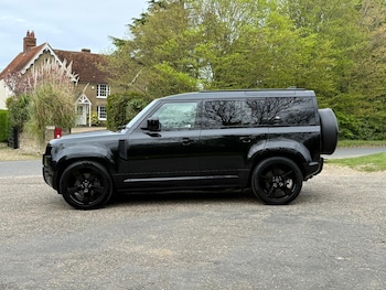 Used Land Rover Defender 110 2023 for sale - 78204613: Photo