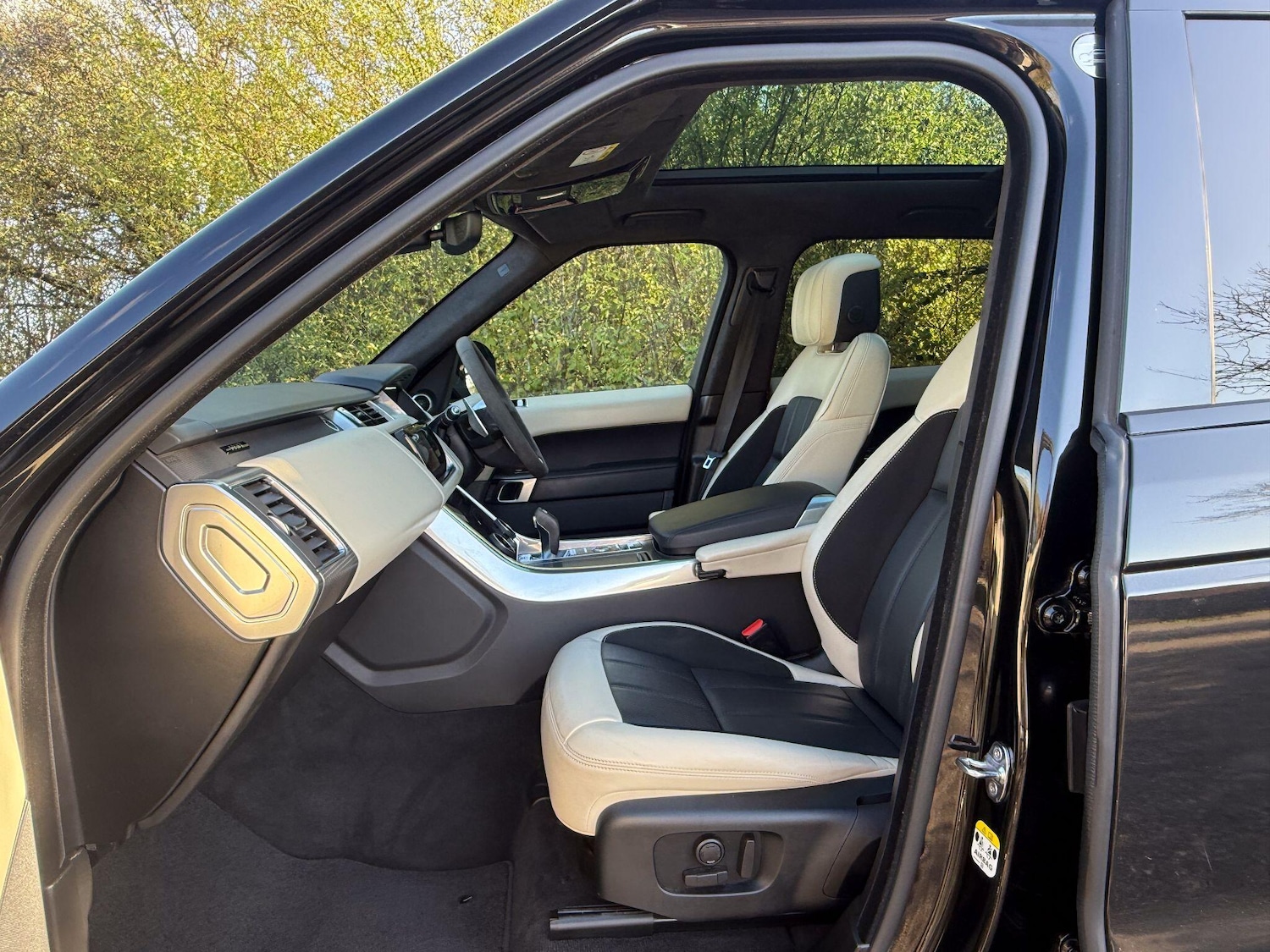 Used Land Rover Range Rover Sport 2019 for sale - 76370417: Photo 3