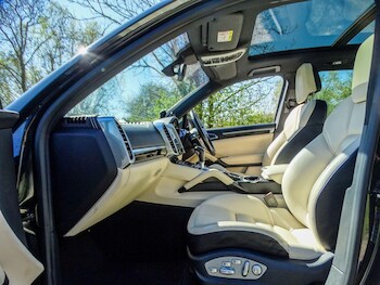 Used Porsche Cayenne 2017 for sale - 78034551: Photo