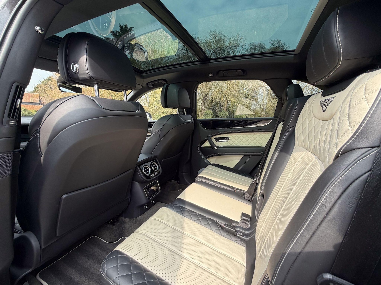 Used Bentley Bentayga 2017 for sale - 77993922: Photo 14