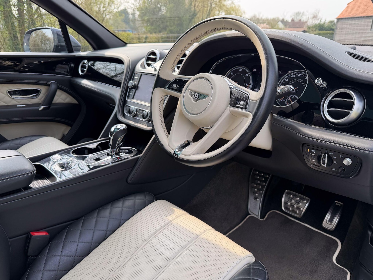 Used Bentley Bentayga 2017 for sale - 77993922: Photo 23