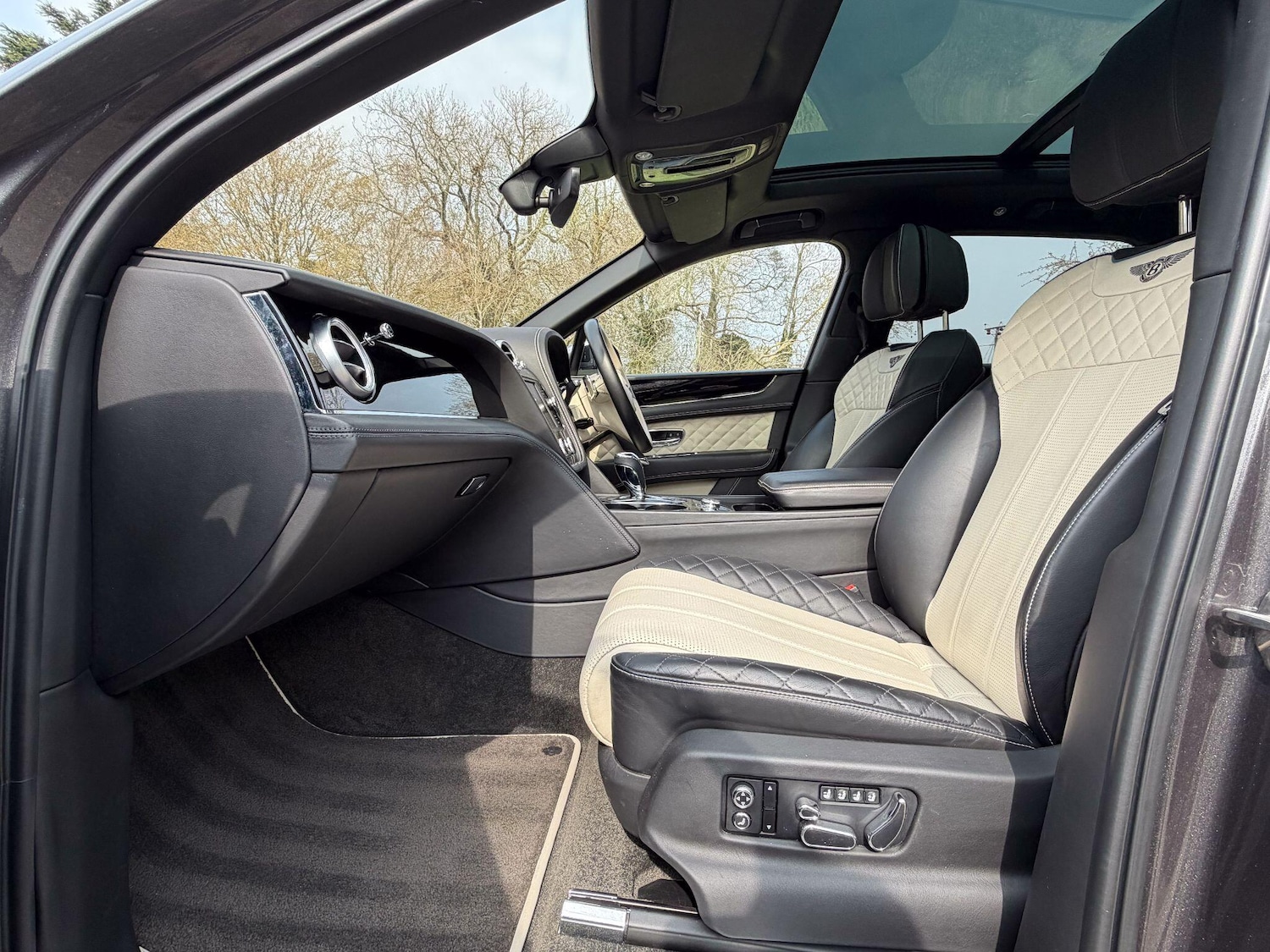 Used Bentley Bentayga 2017 for sale - 77993922: Photo 3