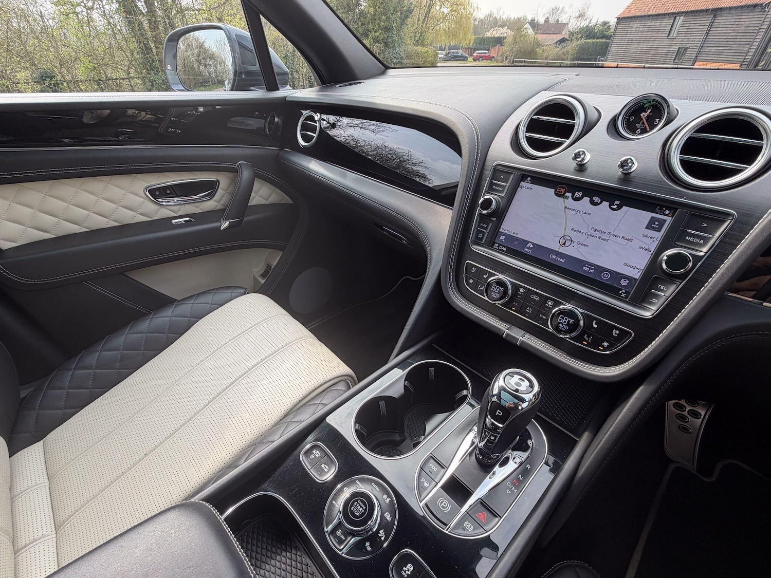 Used Bentley Bentayga 2017 for sale - 77993922: Photo 6