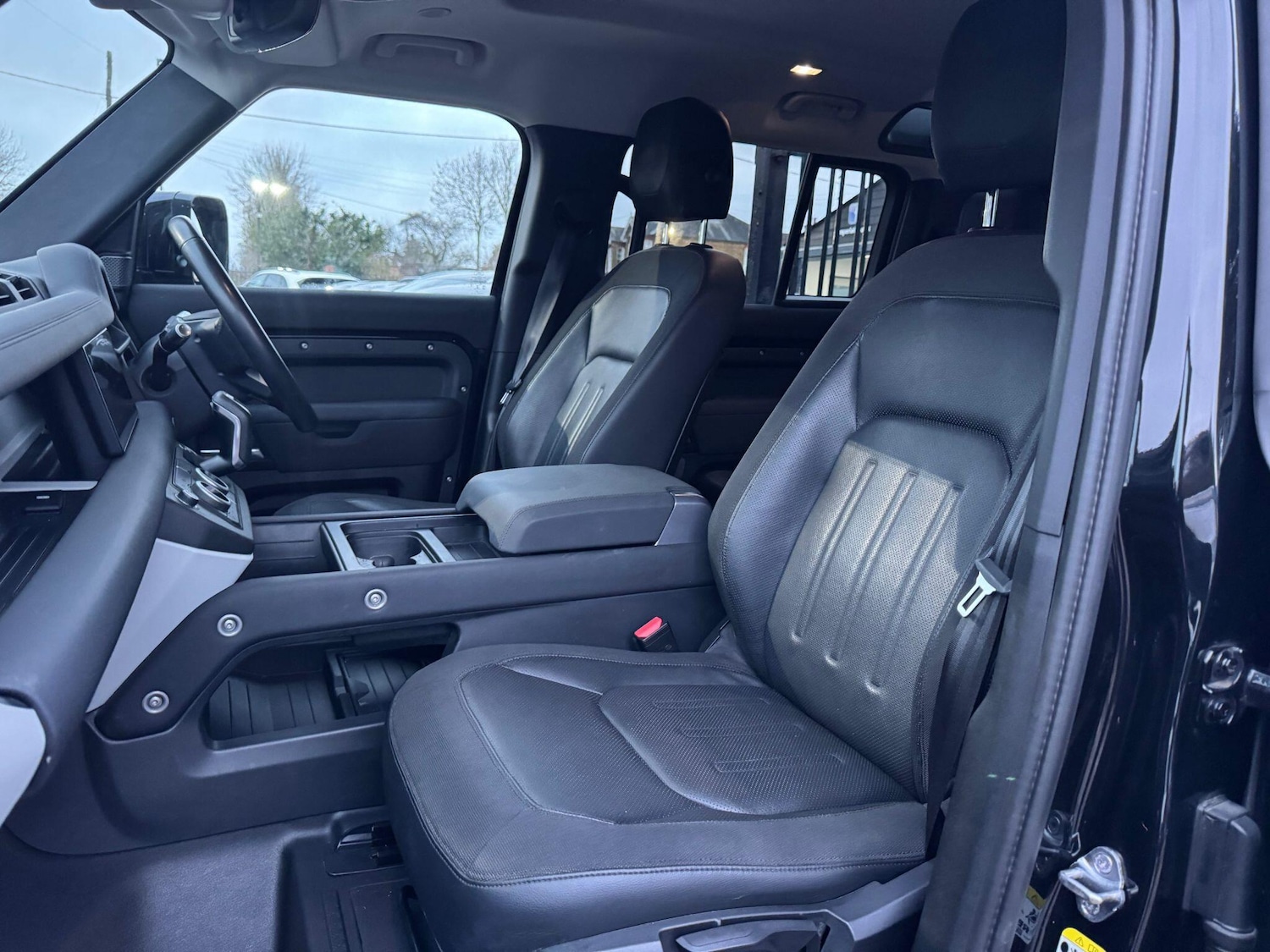 Used Land Rover Defender 2020 for sale - 77190820: Photo 5