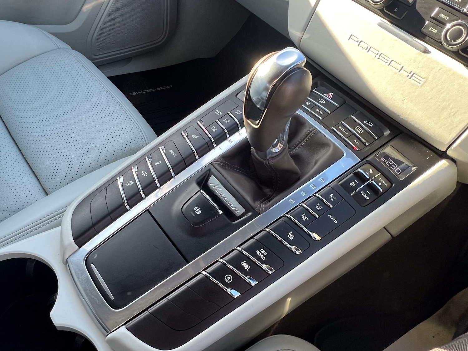 Used Porsche Macan 2015 for sale - 76839798: Photo 29