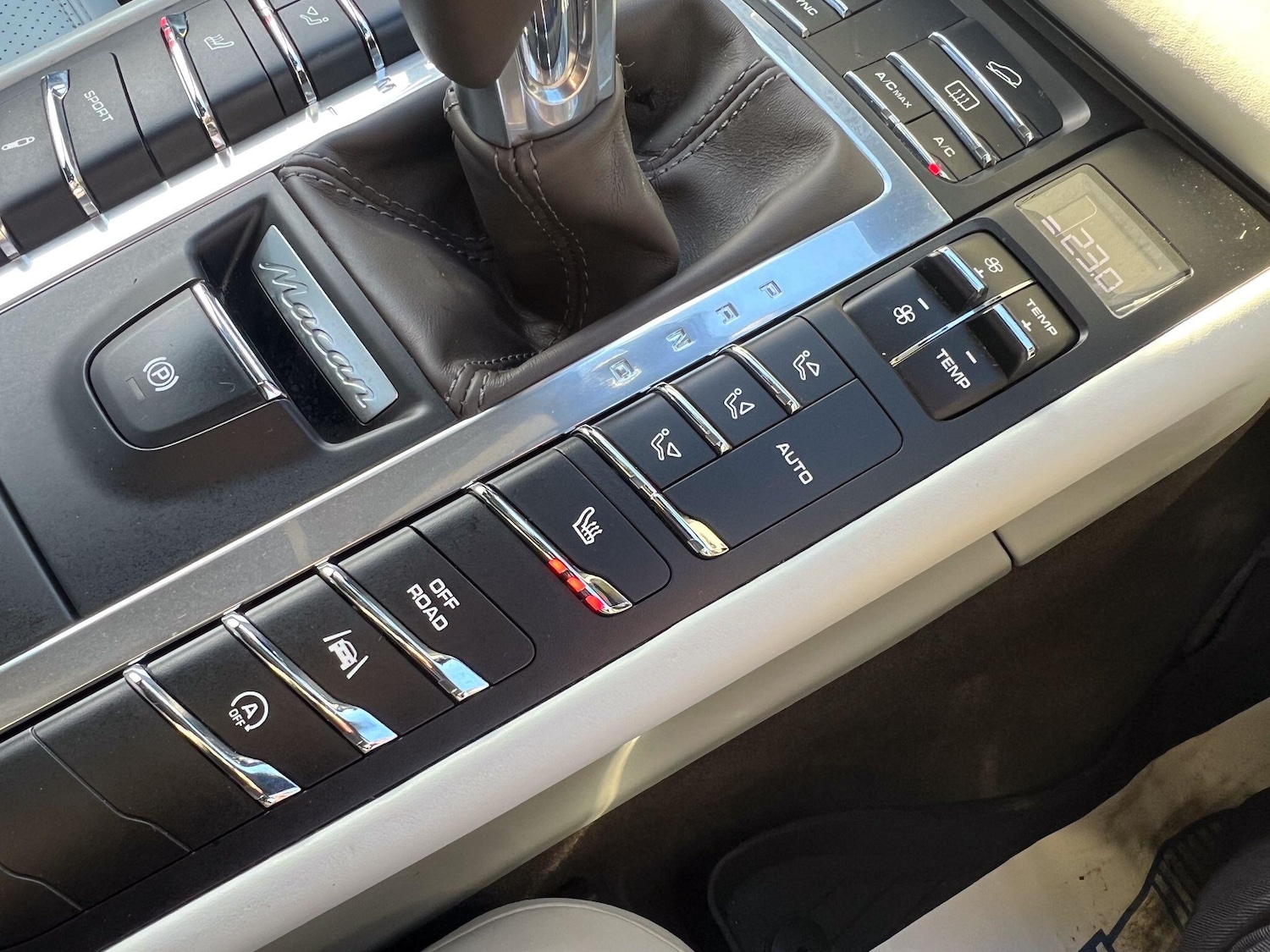 Used Porsche Macan 2015 for sale - 76839798: Photo 32