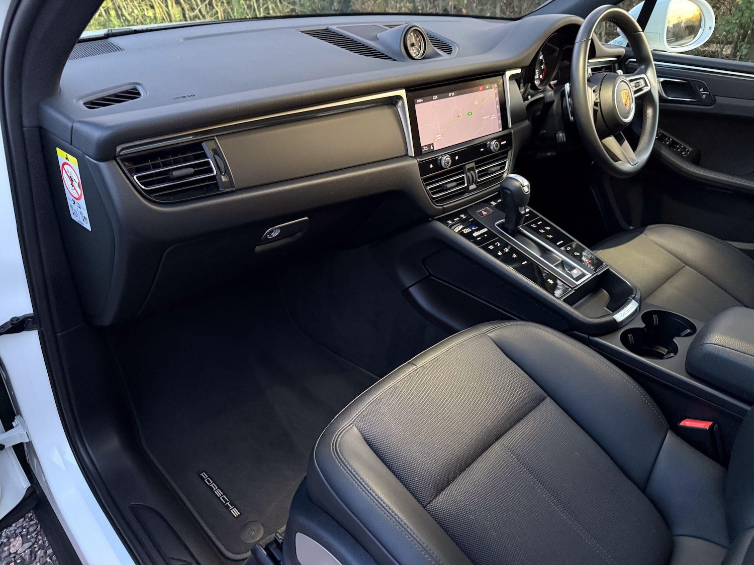 Used Porsche Macan 2021 for sale - 76942582: Photo 11