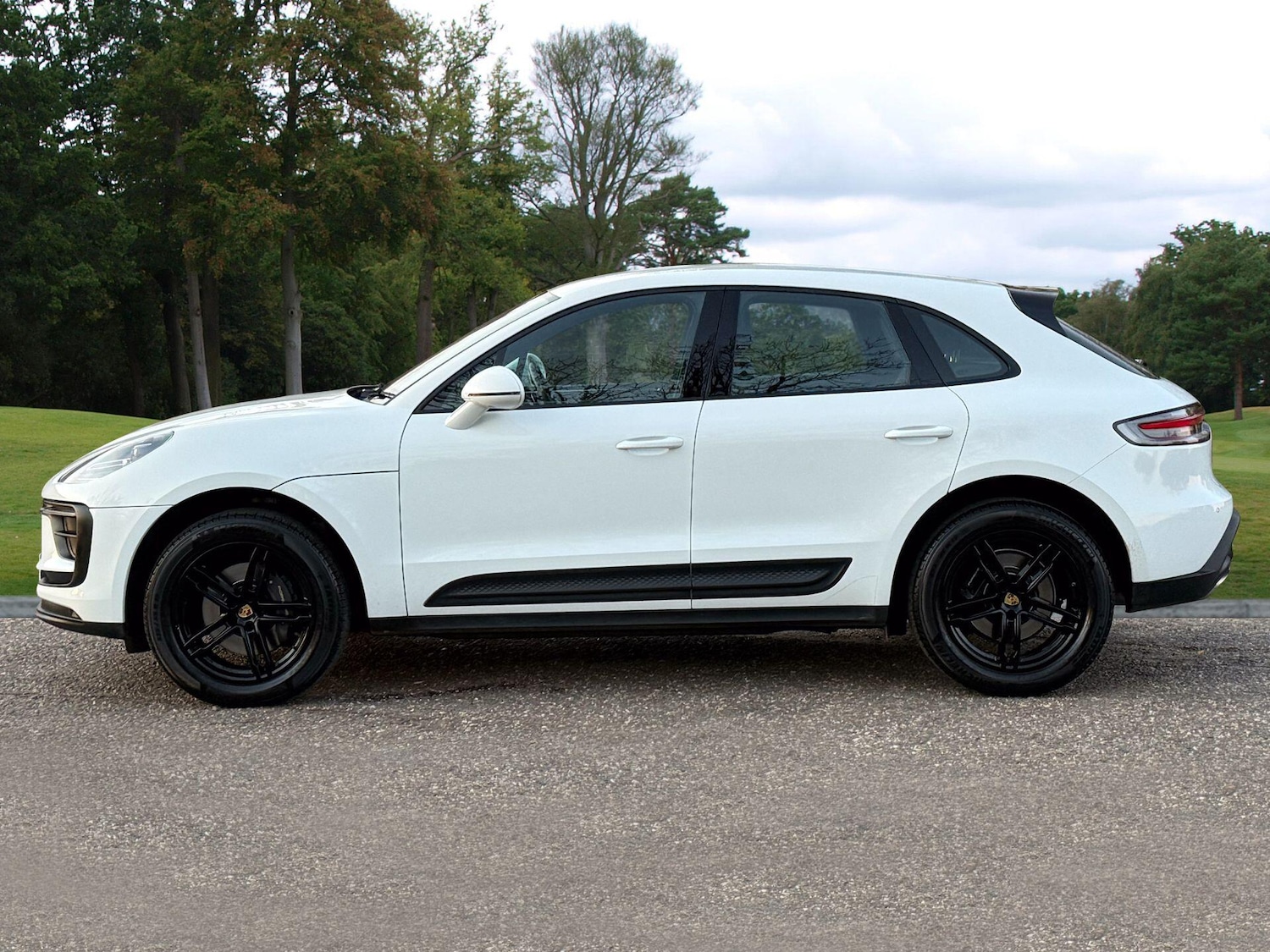Used Porsche Macan 2021 for sale - 76942582: Photo 2