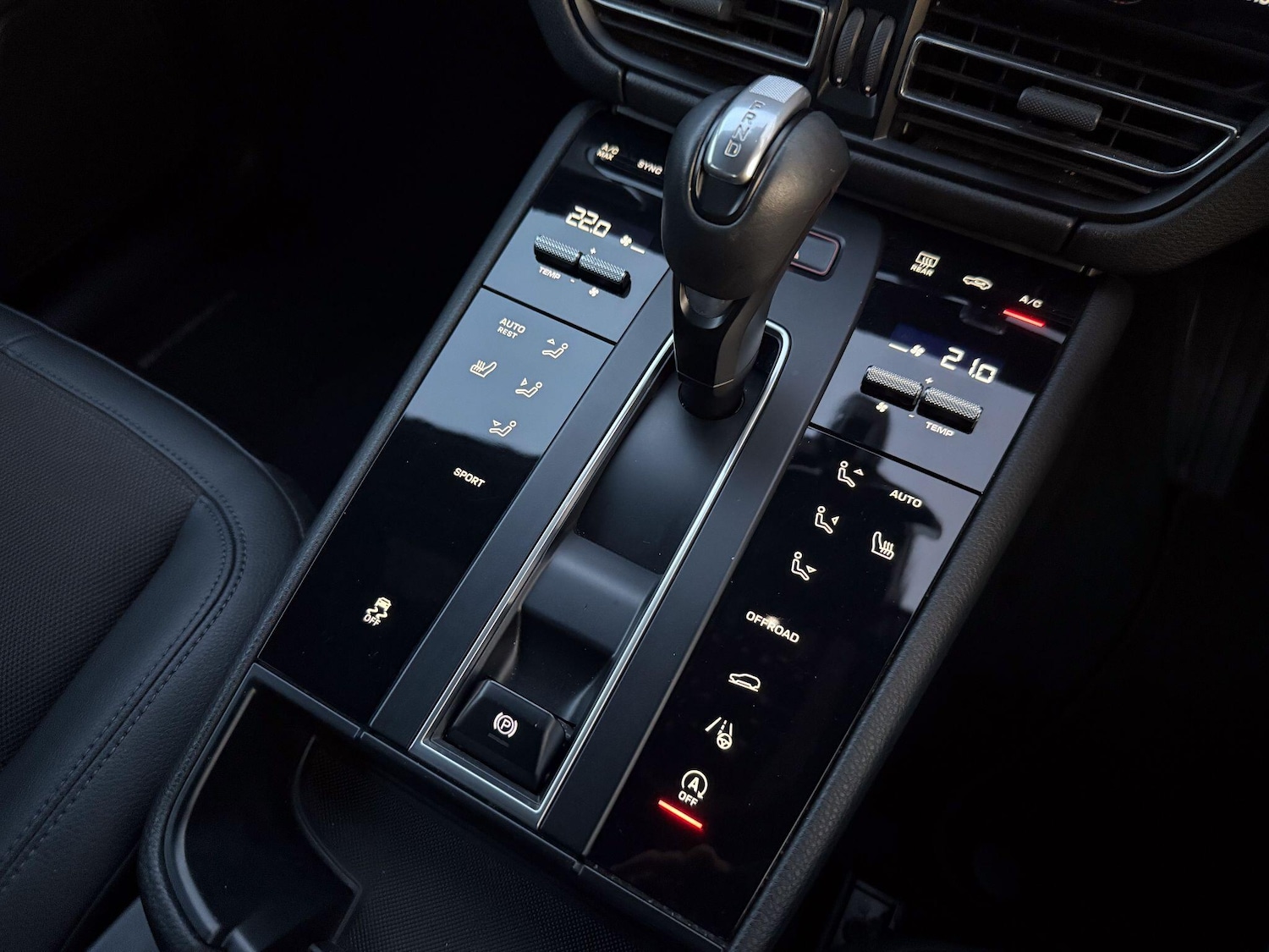 Used Porsche Macan 2021 for sale - 76942582: Photo 22