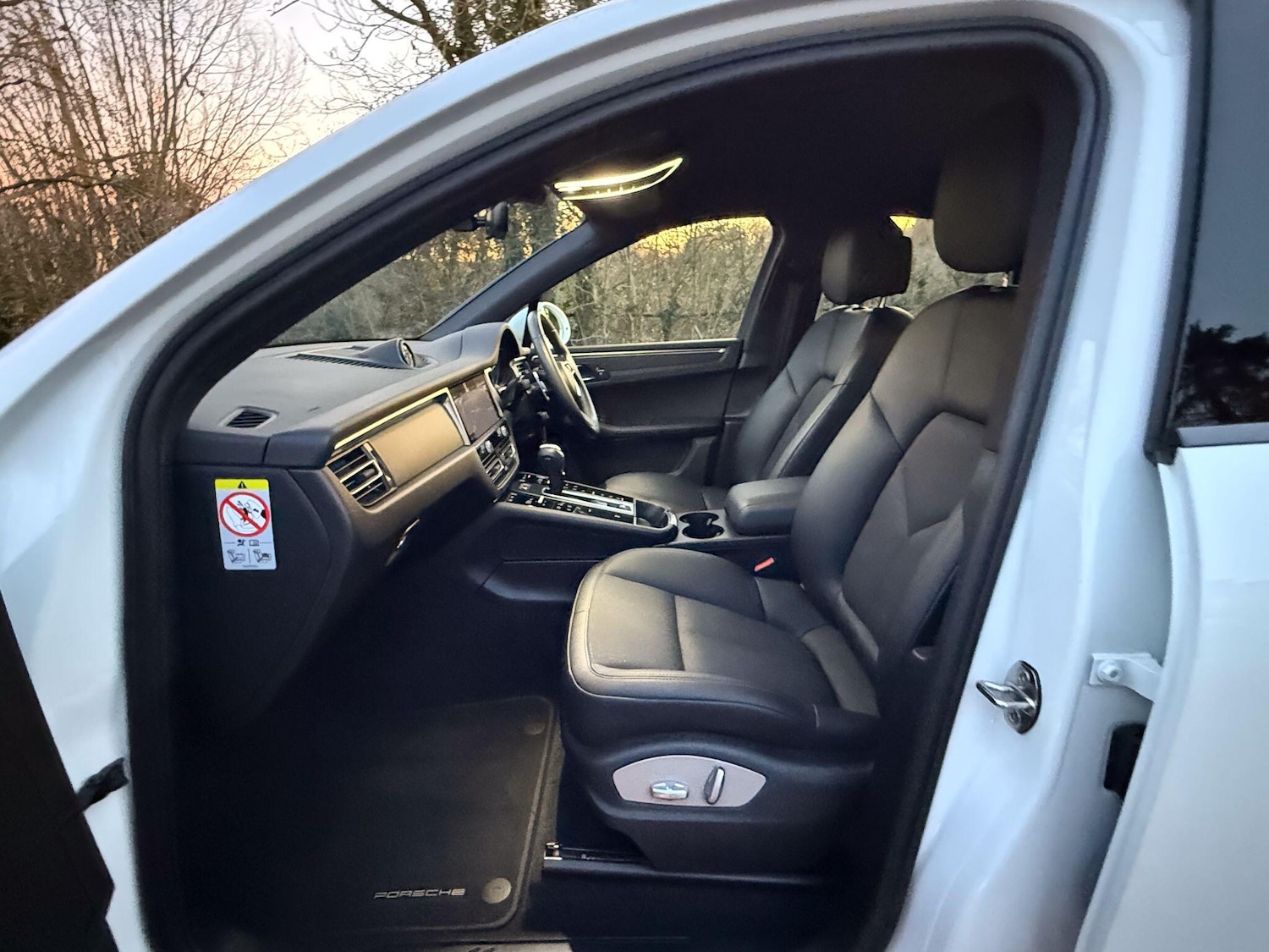 Used Porsche Macan 2021 for sale - 76942582: Photo 3