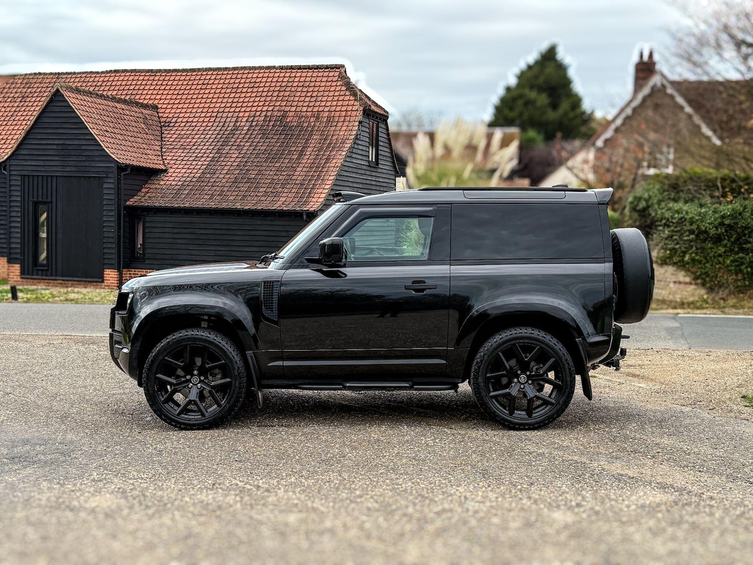 Used Land Rover Defender 2022 for sale - 76484433: Photo 2