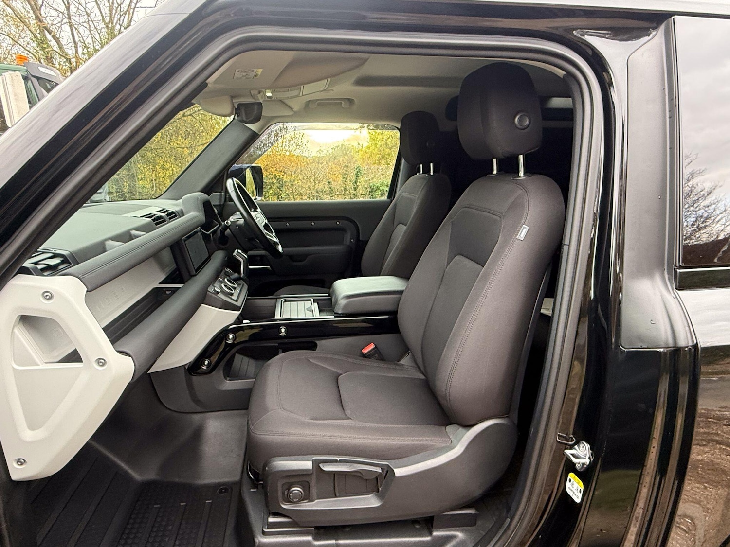 Used Land Rover Defender 2022 for sale - 76484433: Photo 3