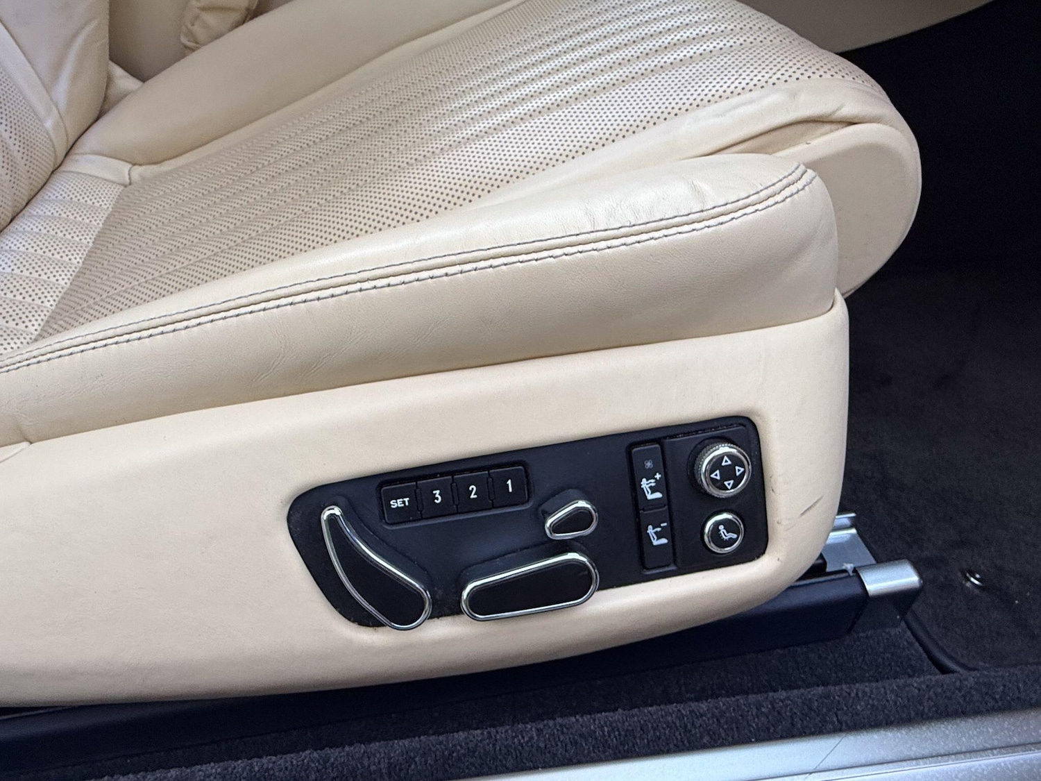 Used Bentley Continental 2017 for sale - 75990664: Photo 8