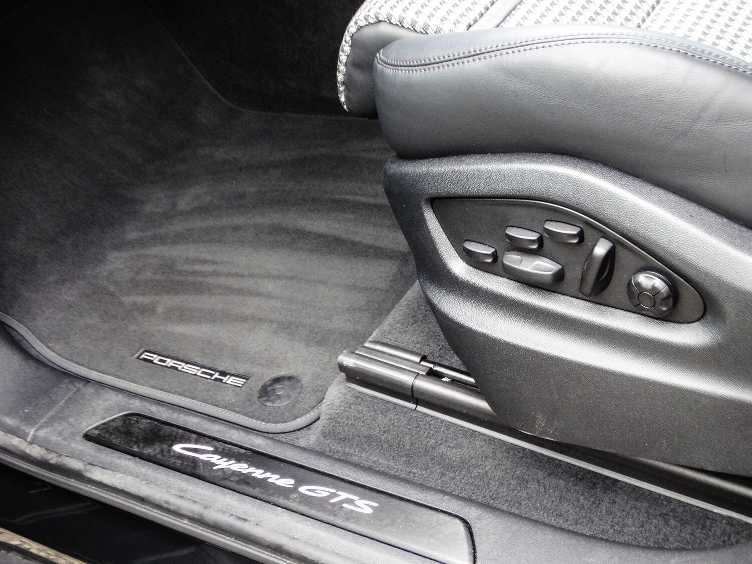 Used Porsche Cayenne 2024 for sale - 78033940: Photo 15