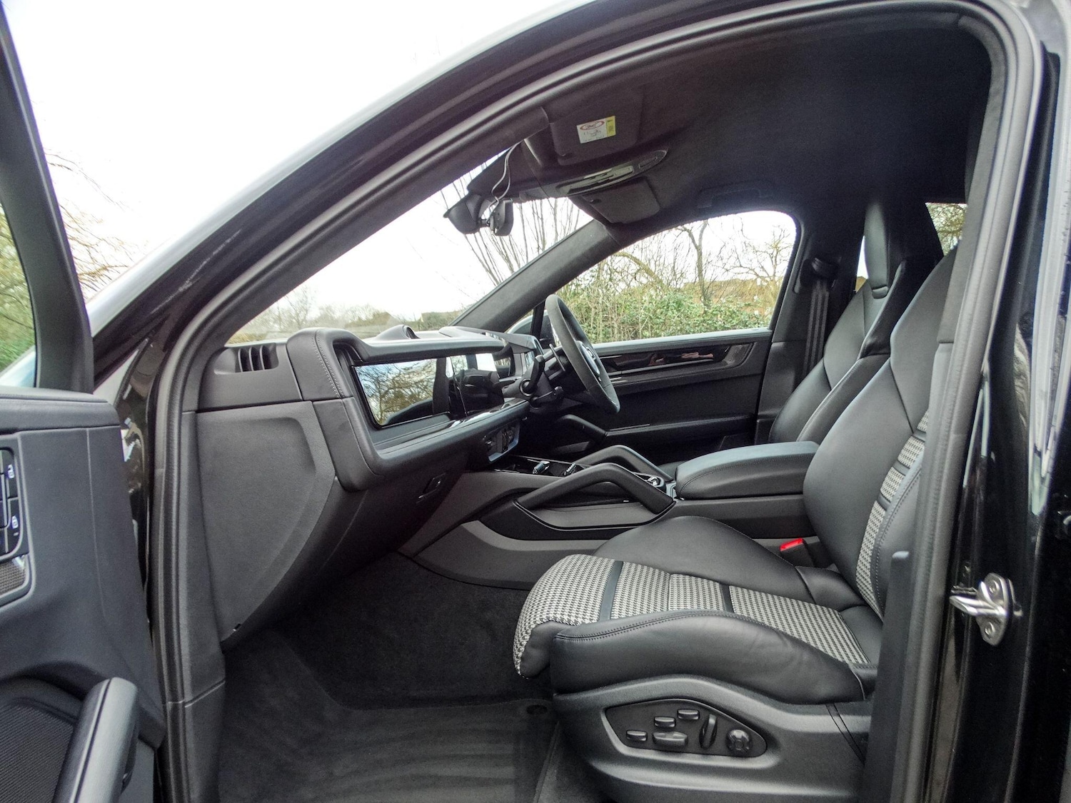 Used Porsche Cayenne 2024 for sale - 78033940: Photo 3