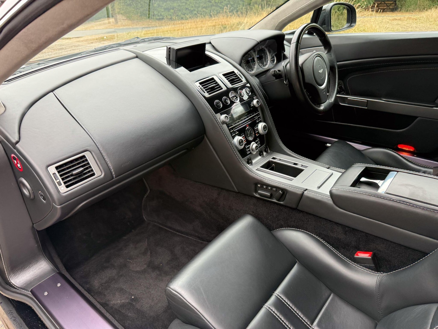 Used Aston Martin Vantage 2010 for sale - 76562515: Photo 11