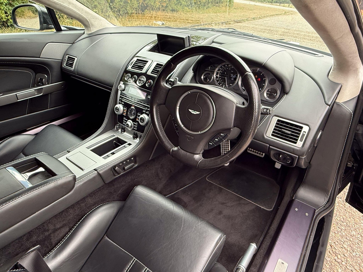 Used Aston Martin Vantage 2010 for sale - 76562515: Photo 14