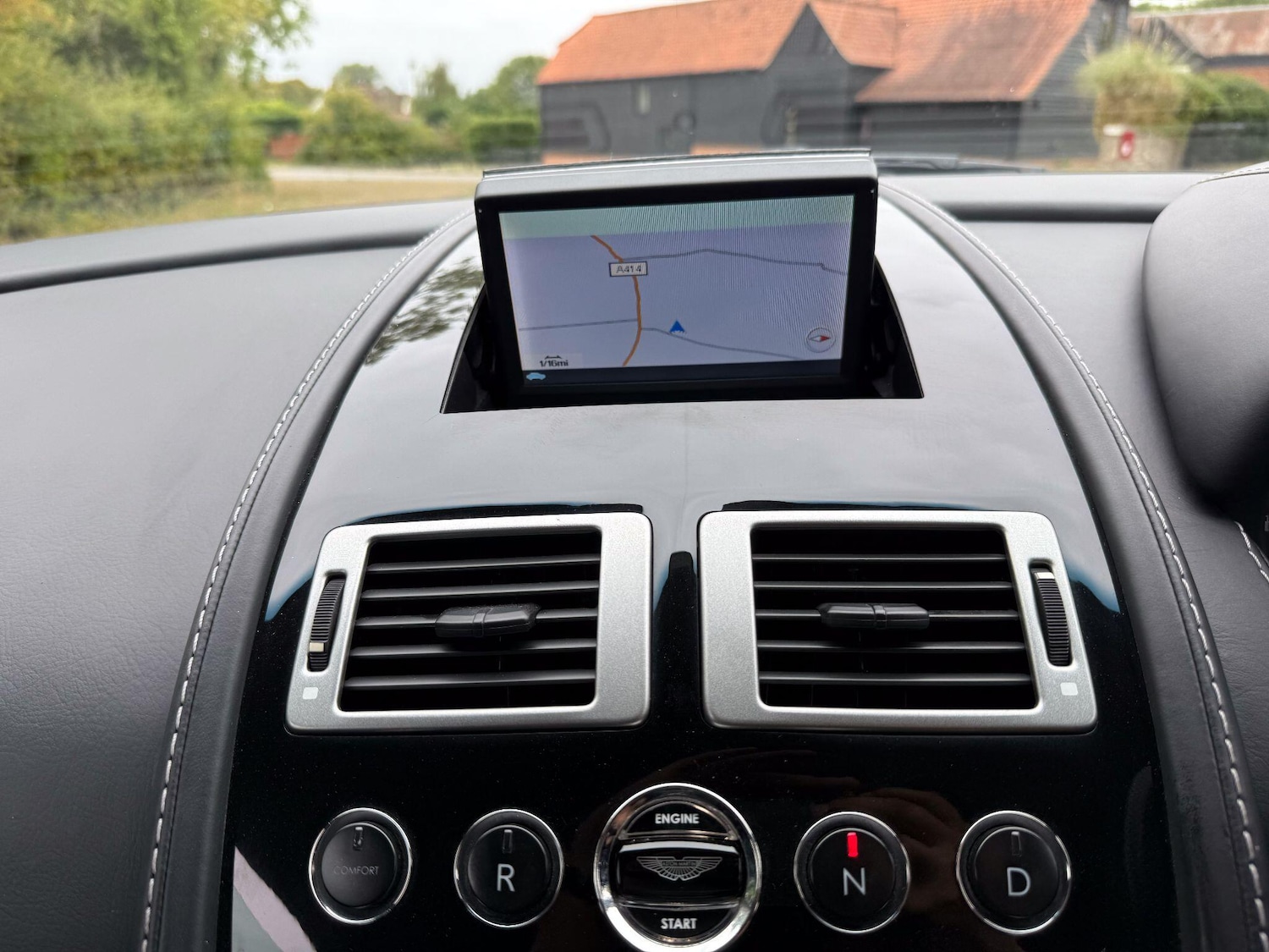 Used Aston Martin Vantage 2010 for sale - 76562515: Photo 15