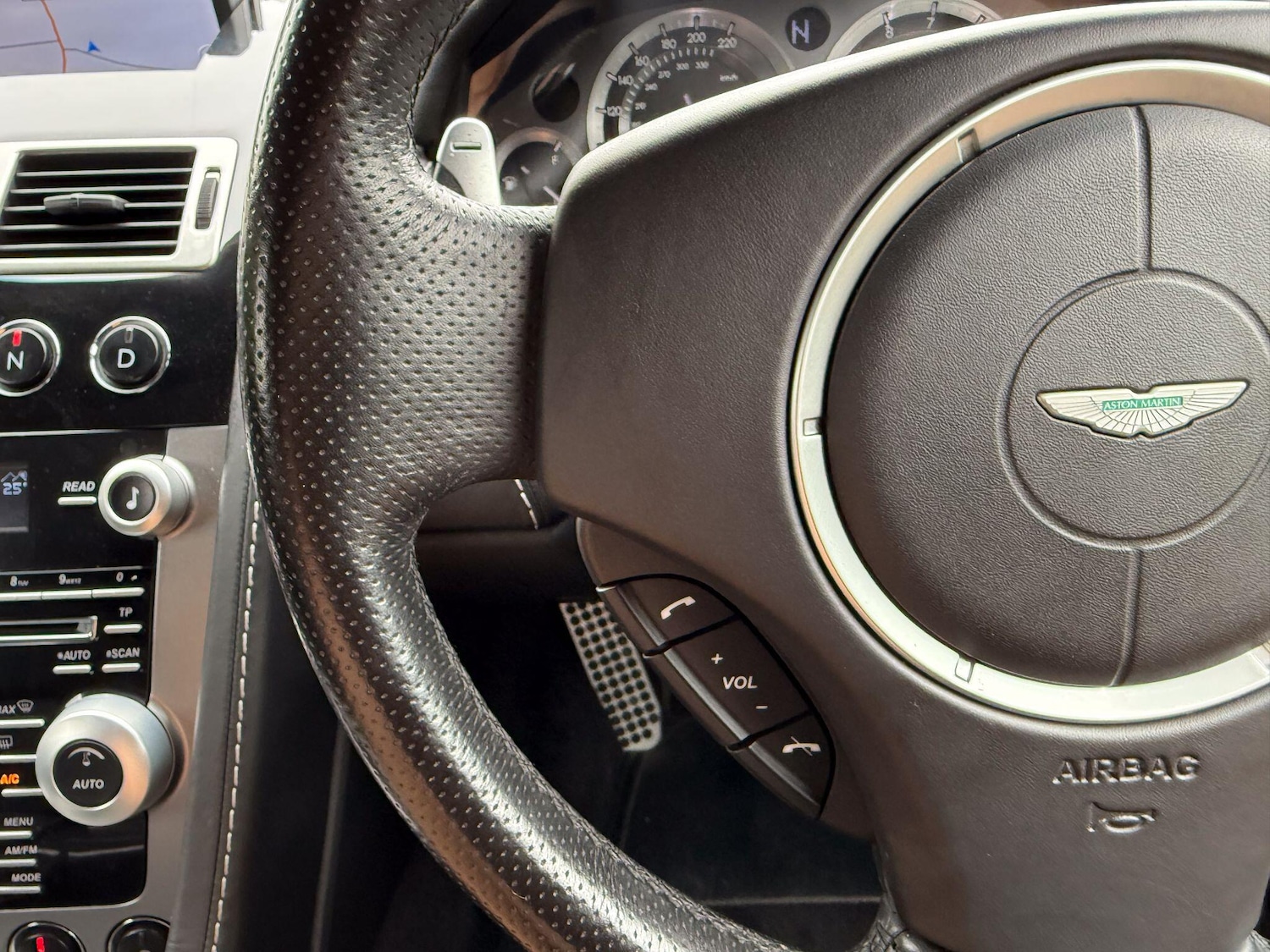 Used Aston Martin Vantage 2010 for sale - 76562515: Photo 18