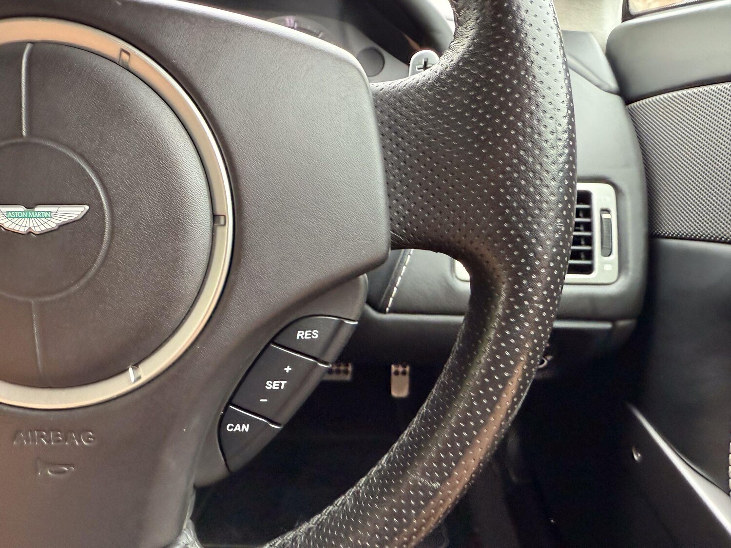 Used Aston Martin Vantage 2010 for sale - 76562515: Photo 19