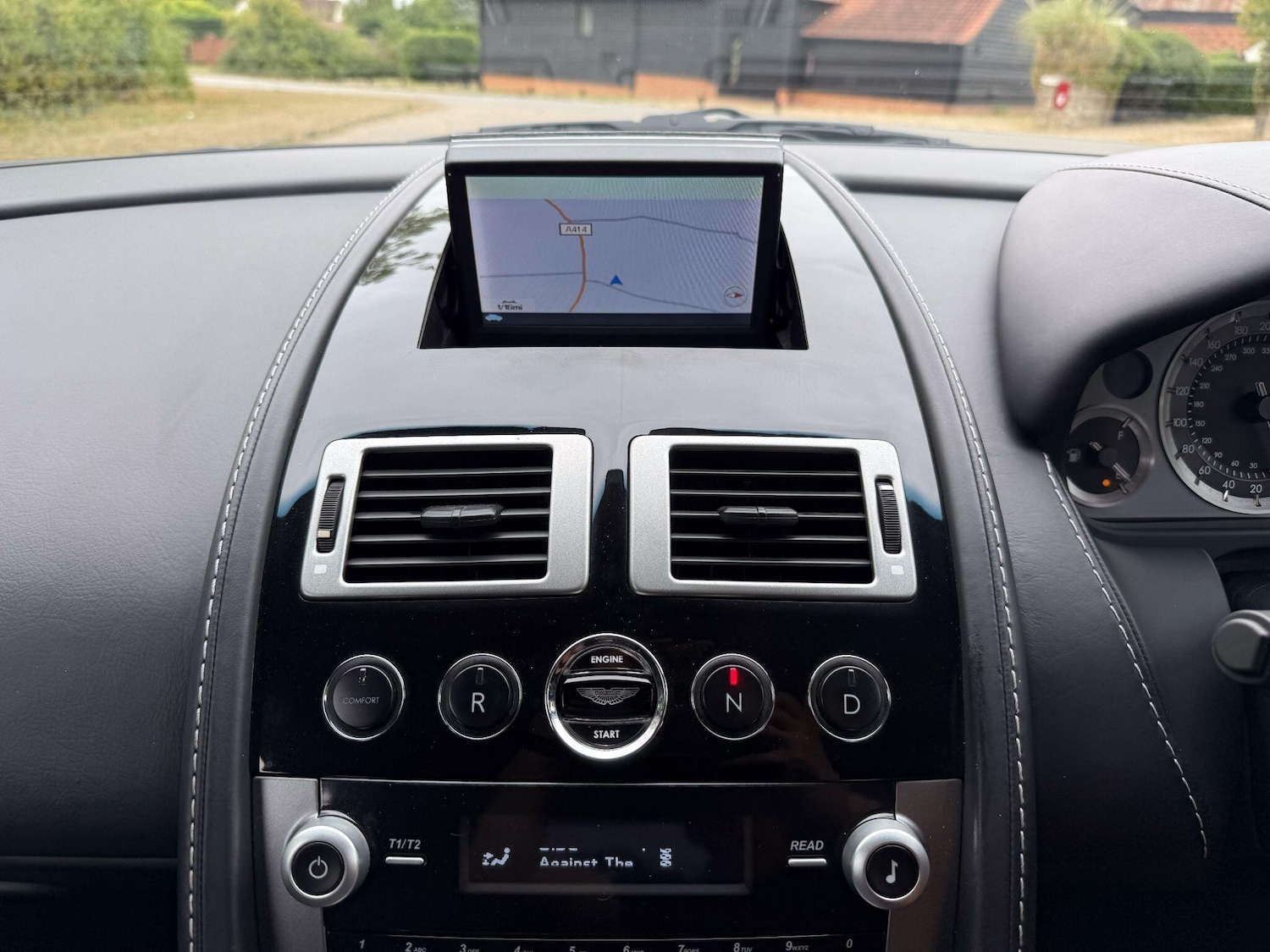 Used Aston Martin Vantage 2010 for sale - 76562515: Photo 8