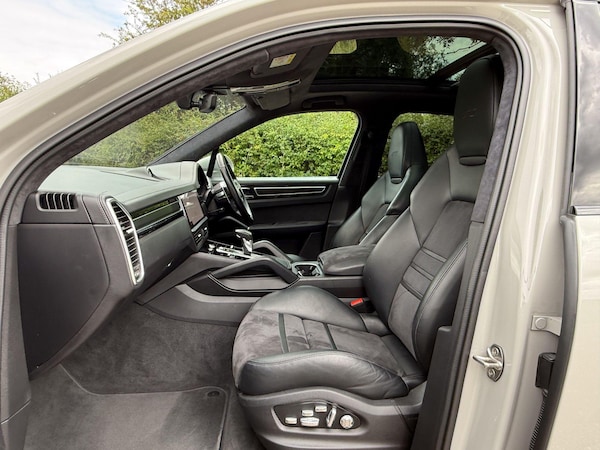 Used Porsche Cayenne 2020 for sale - 75448692: Photo 3