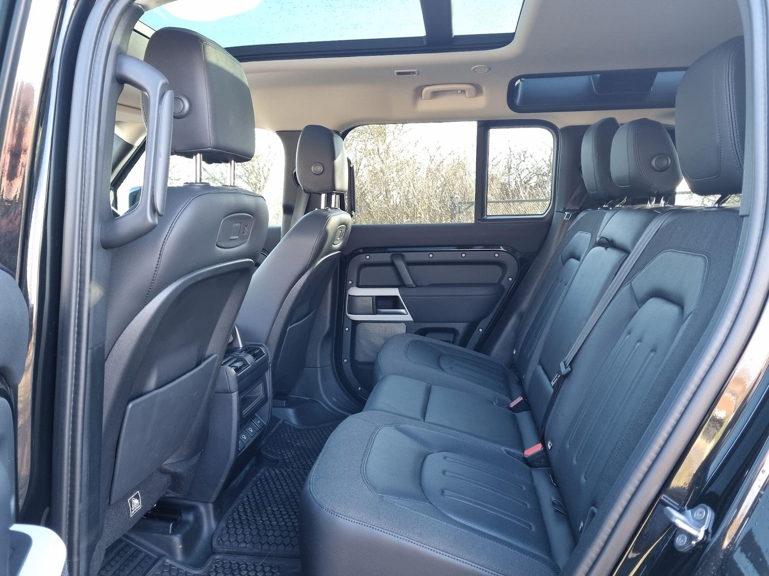 Used Land Rover Defender 2021 for sale - 76645592: Photo 14