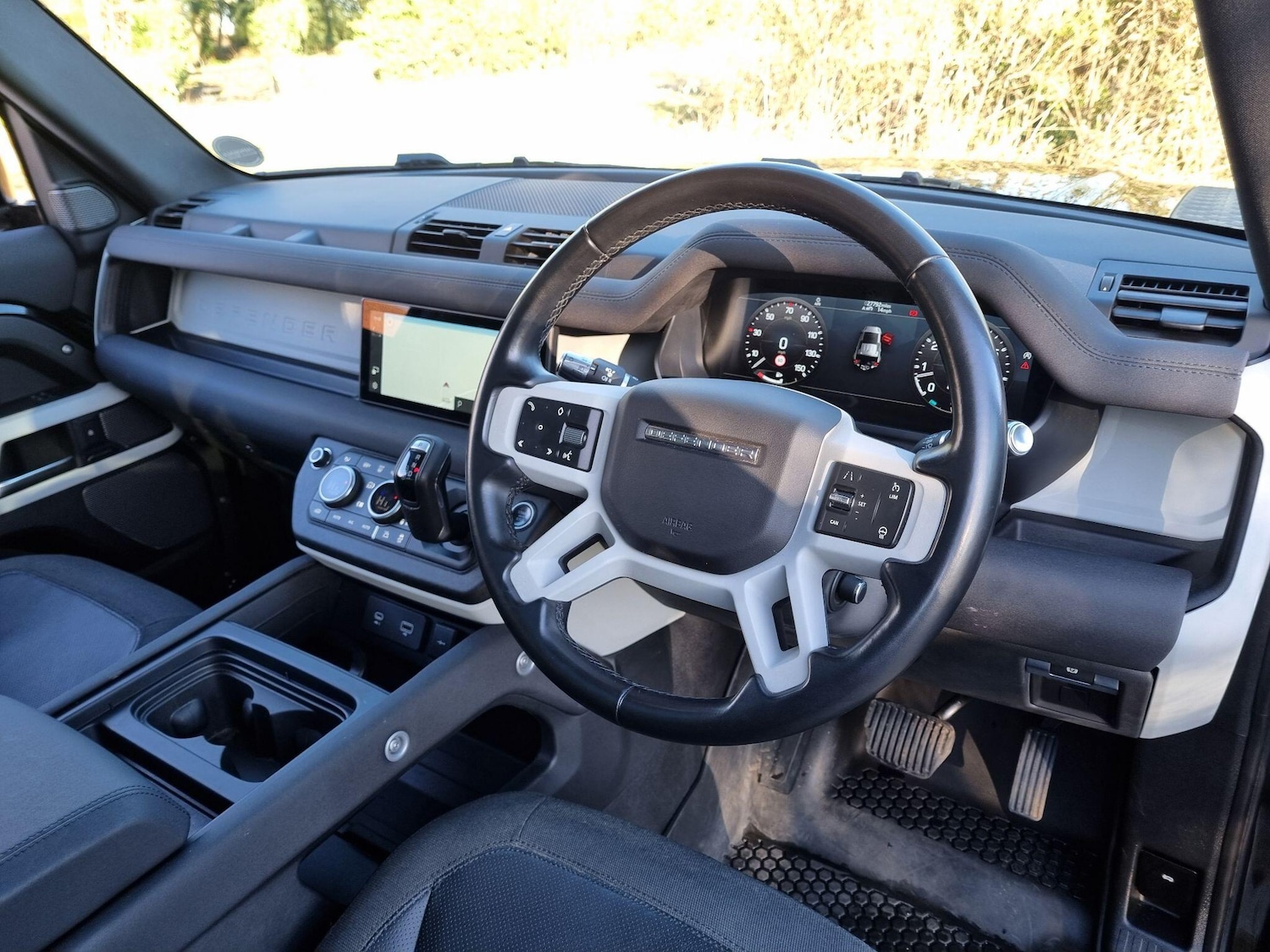 Used Land Rover Defender 2021 for sale - 76645592: Photo 15