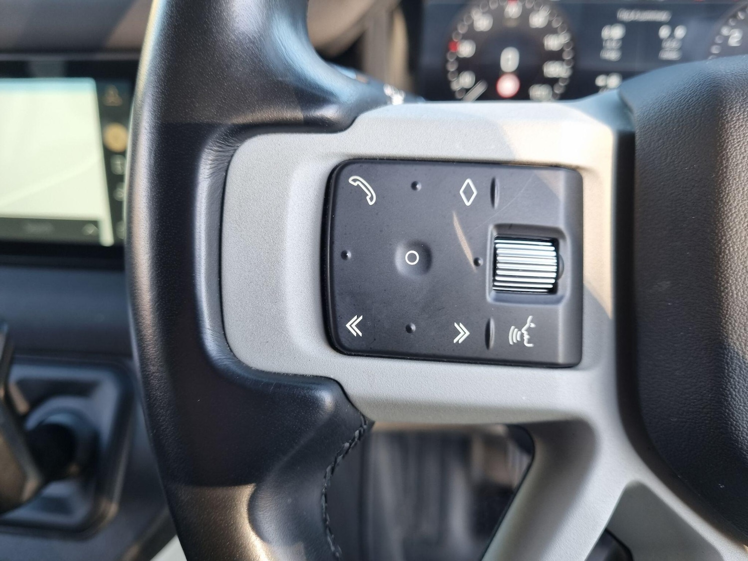 Used Land Rover Defender 2021 for sale - 76645592: Photo 23