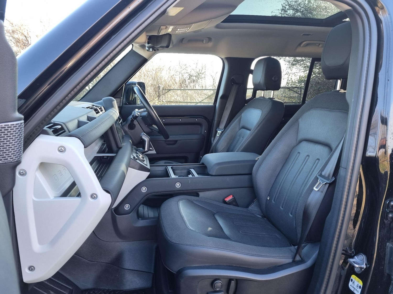 Used Land Rover Defender 2021 for sale - 76645592: Photo 3