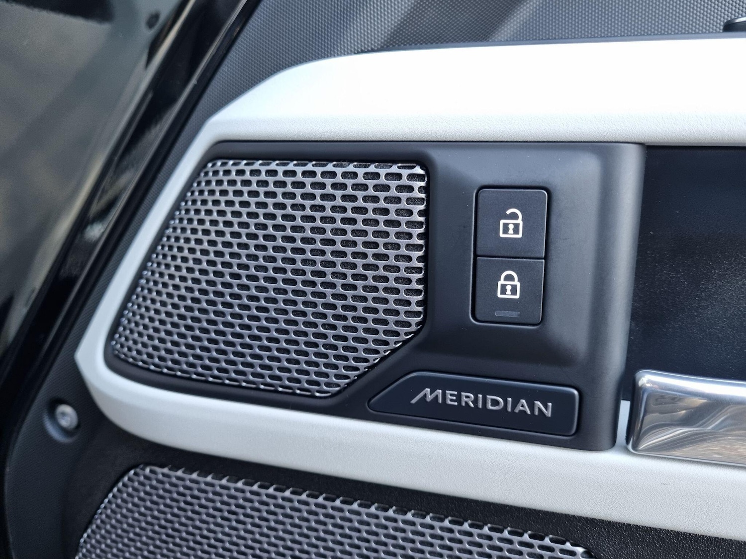 Used Land Rover Defender 2021 for sale - 76645592: Photo 9