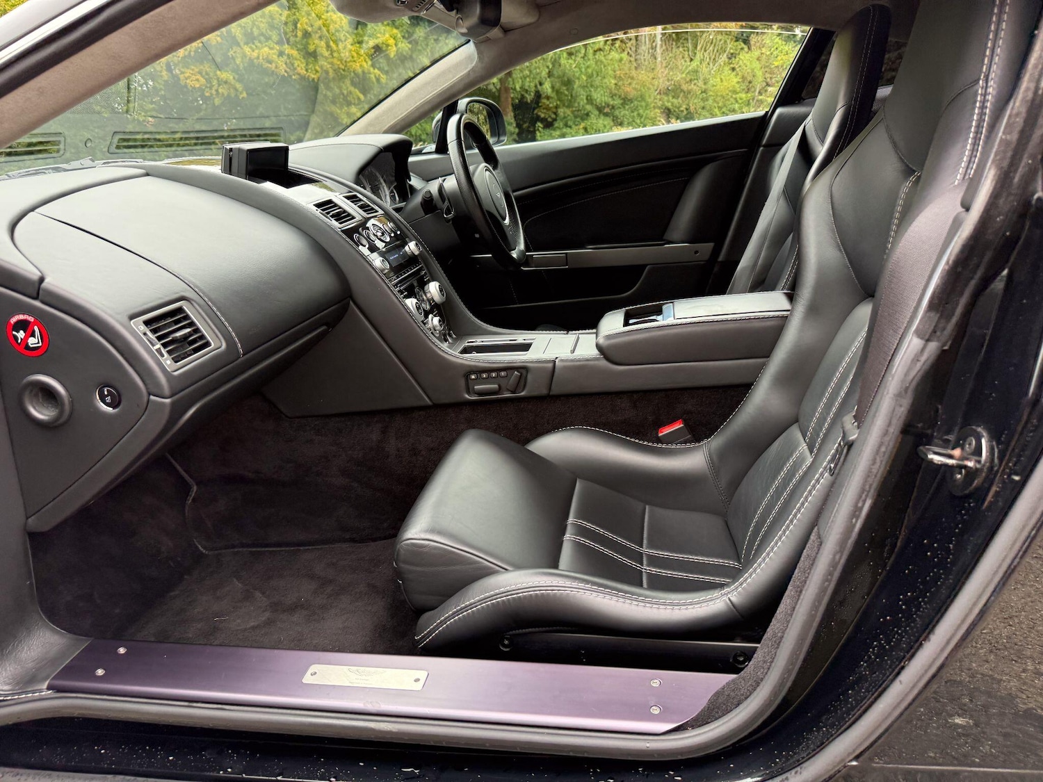 Used Aston Martin Vantage 2010 for sale - 77646929: Photo 12