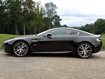 Used Aston Martin Vantage 2010 for sale - 77646929: Photo