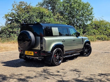 Used Land Rover Defender 110 2024 for sale - 79316165: Photo